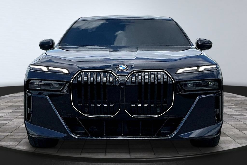 Used 2025 BMW 740i xDrive AWD/4WD image 3