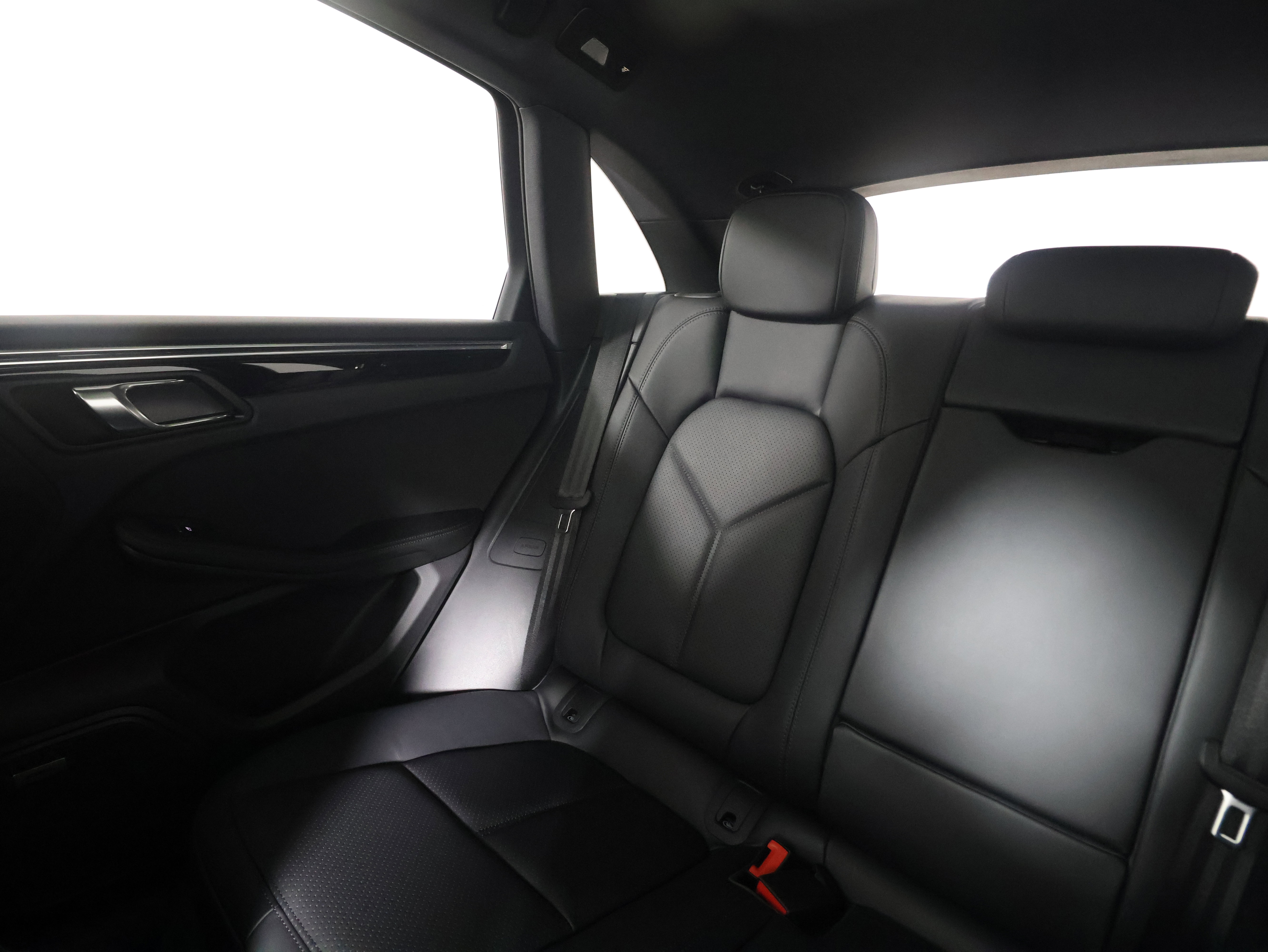 Used 2025 Porsche Macan image 15