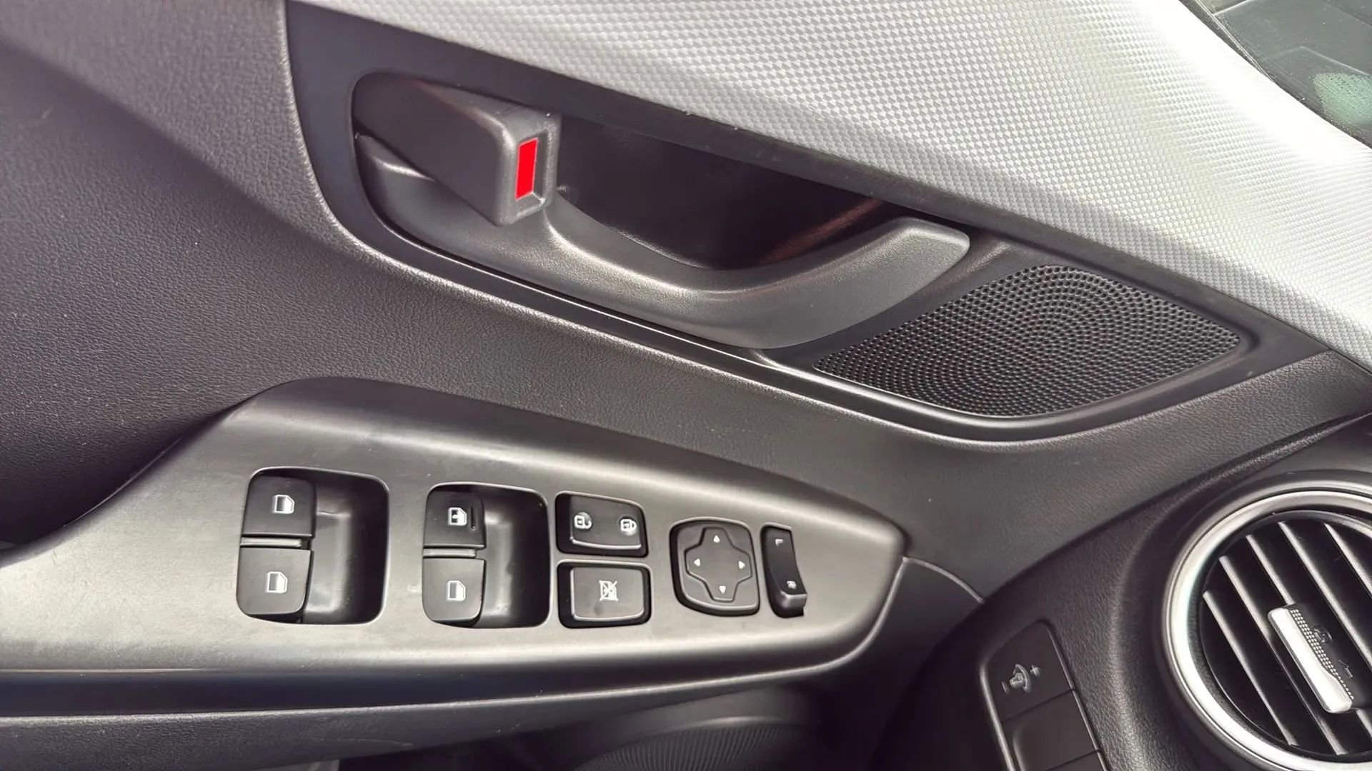 Used 2020 Hyundai Kona SE image 22