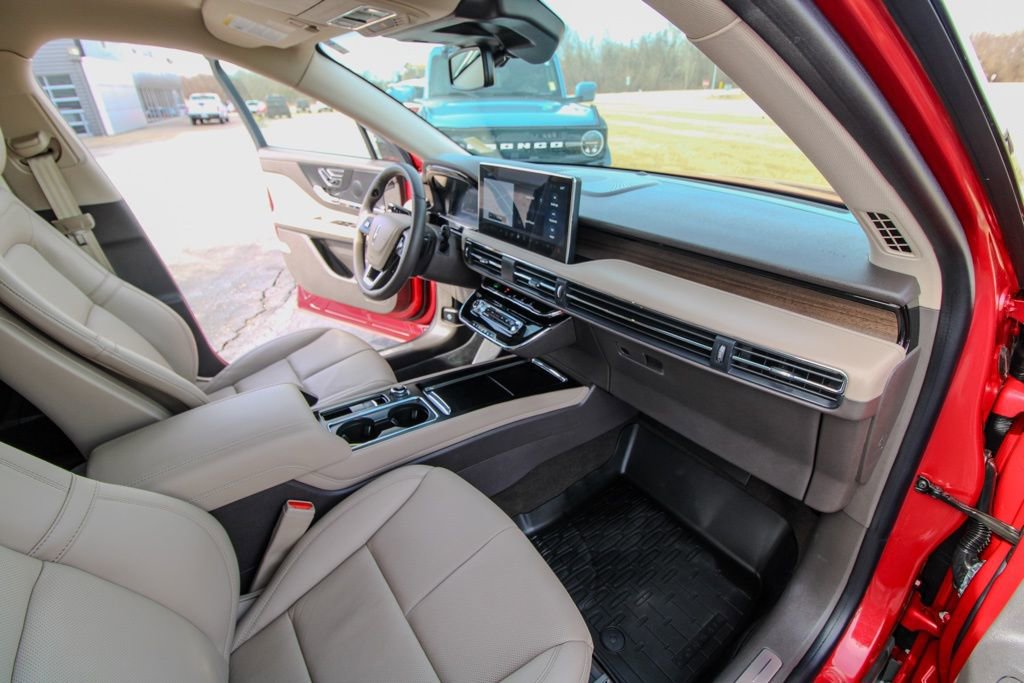 Used 2023 Lincoln Corsair Reserve AWD/4WD image 16