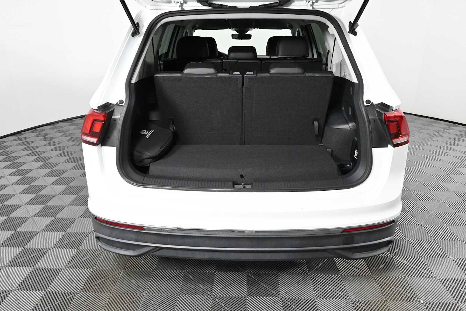 Certified 2022 Volkswagen Tiguan SE FWD image 7