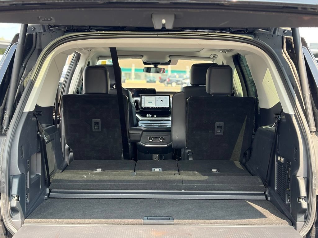 Used 2025 Ford Expedition Platinum AWD/4WD image 14