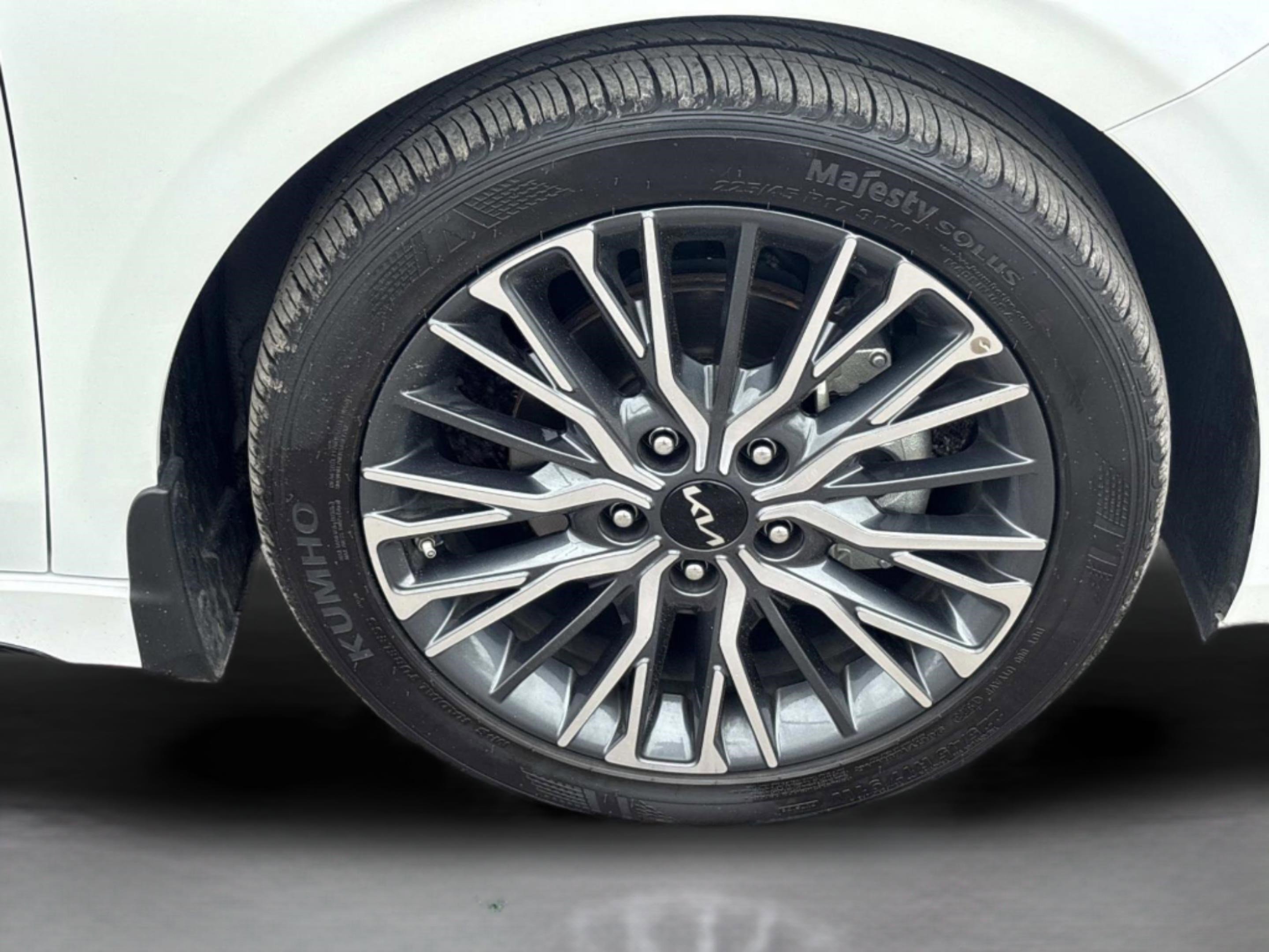 Used 2023 Kia Forte GT-Line w/ GT-Line Premium Package image 9