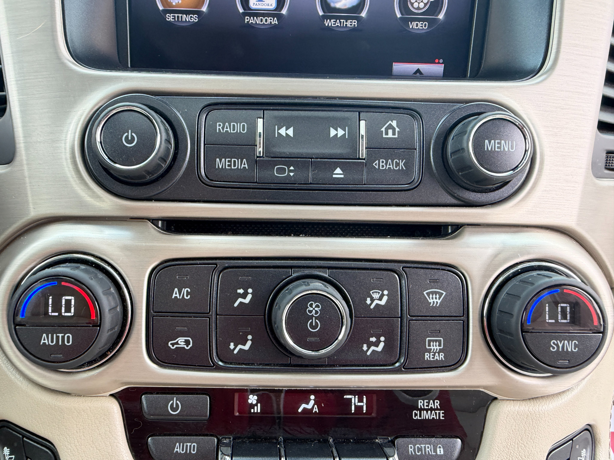 Used 2015 GMC Yukon Denali w/ Touring Package AWD/4WD image 32
