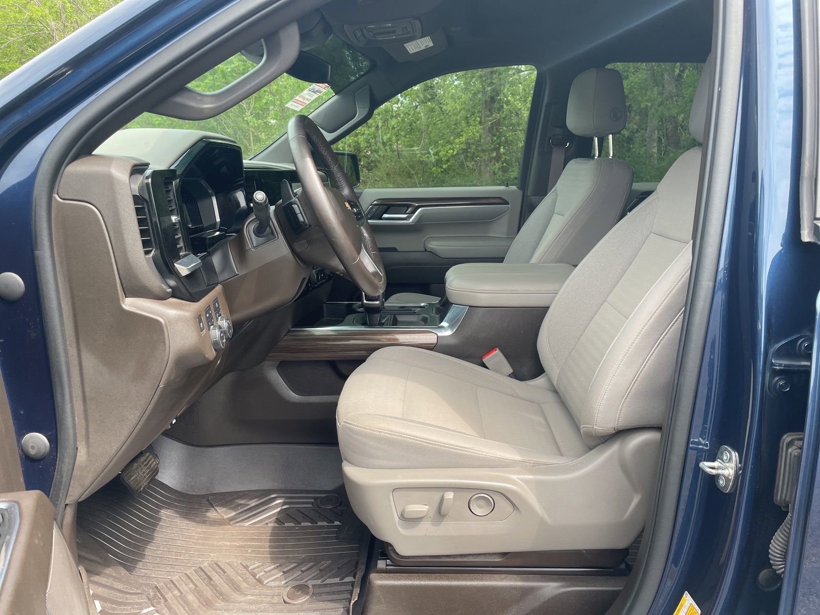 Used 2023 Chevrolet Silverado 1500 LT image 12