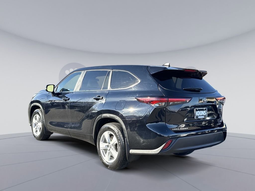 Used 2024 Toyota Highlander LE AWD/4WD image 4