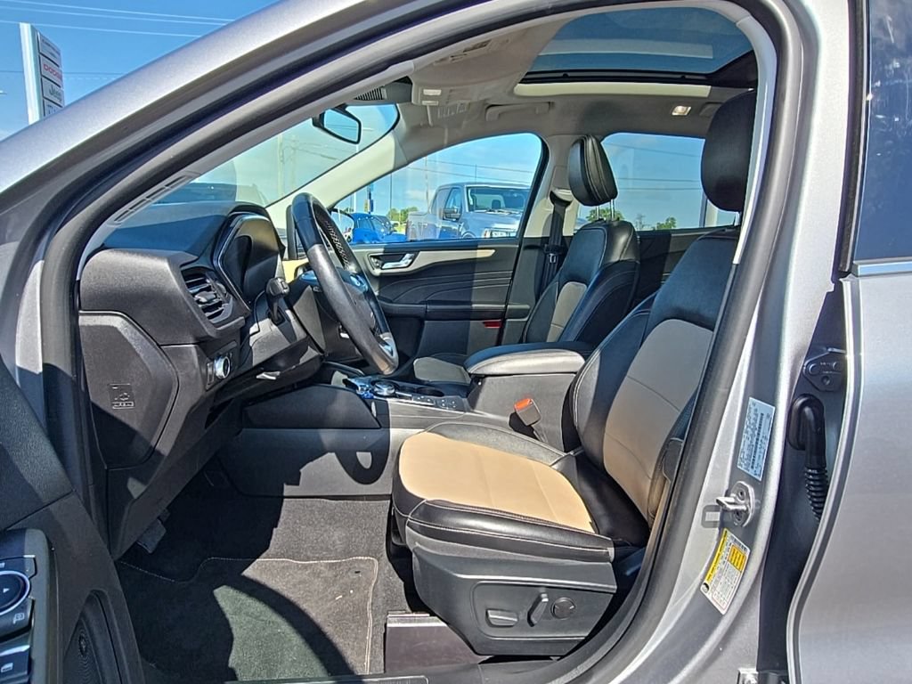 Used 2021 Ford Escape Titanium w/ Titanium Elite Package AWD/4WD image 10