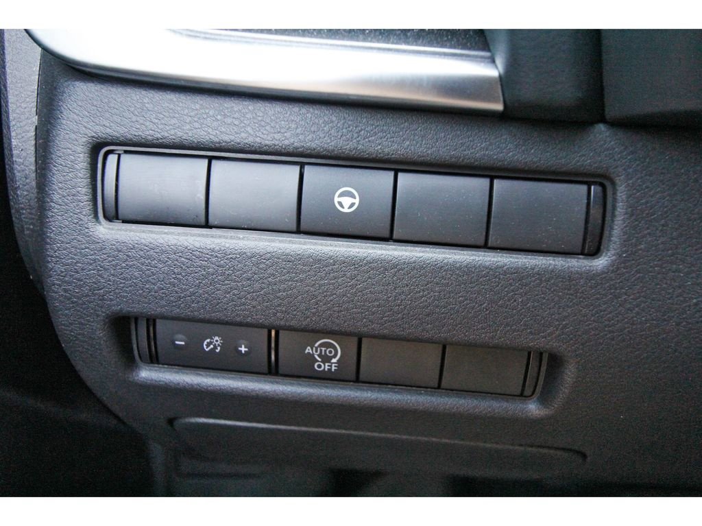 Used 2023 Nissan Rogue SV AWD/4WD image 9