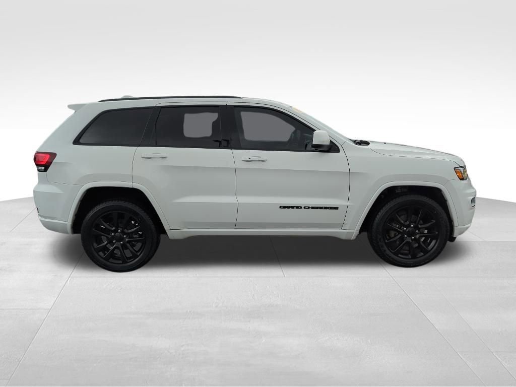 Used 2018 Jeep Grand Cherokee Altitude AWD/4WD image 7
