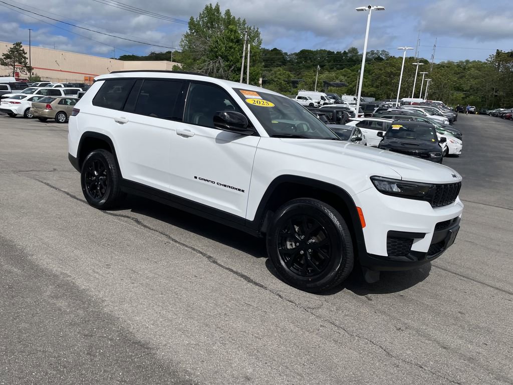 Certified 2025 Jeep Grand Cherokee L Altitude AWD/4WD image 6