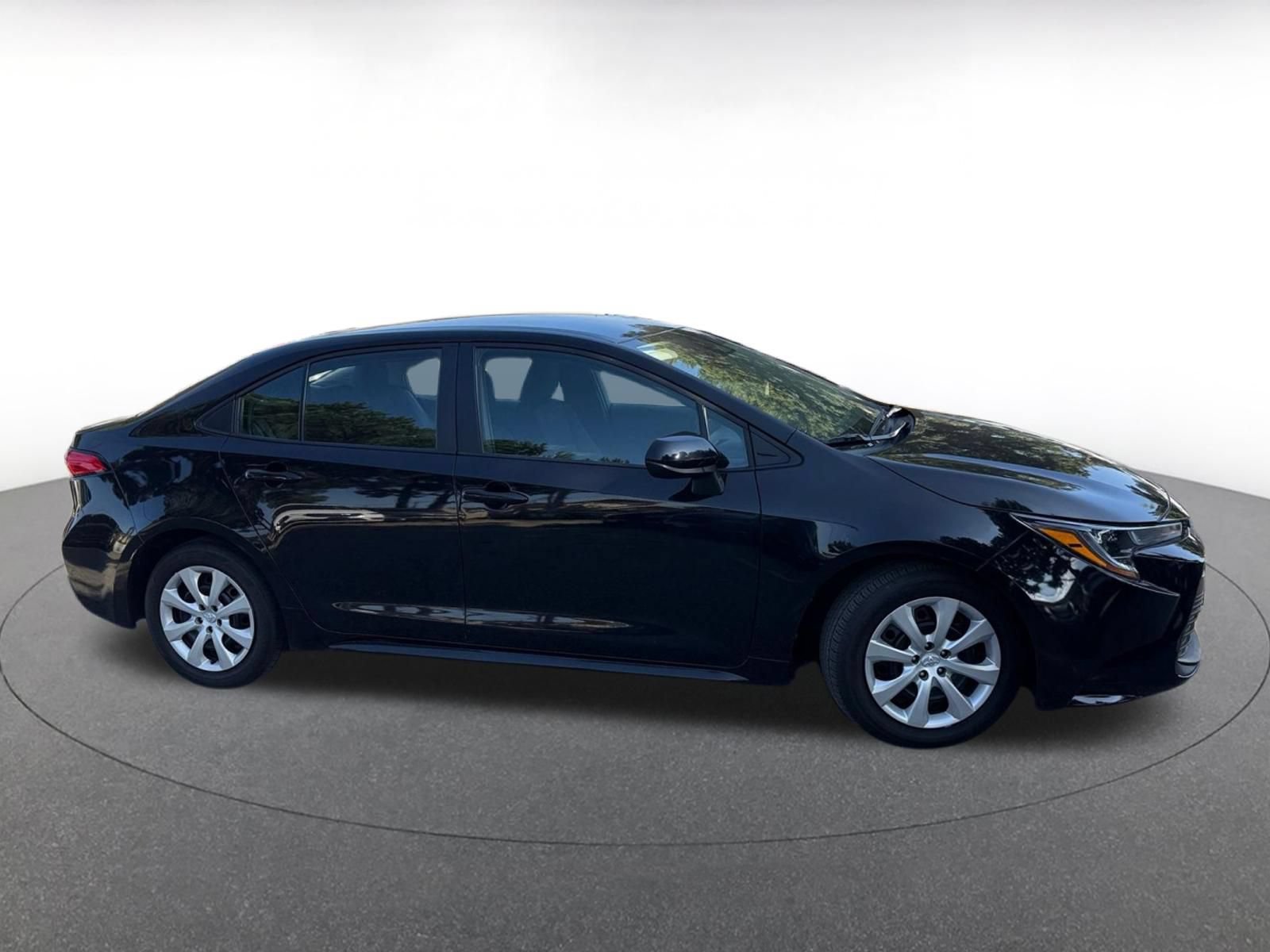 Used 2025 Toyota Corolla LE FWD image 14