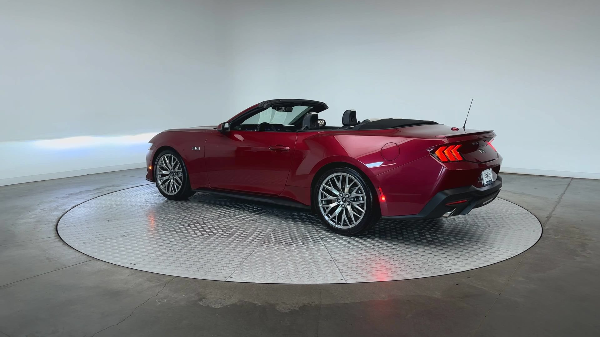 Used 2025 Ford Mustang GT Premium RWD image 6