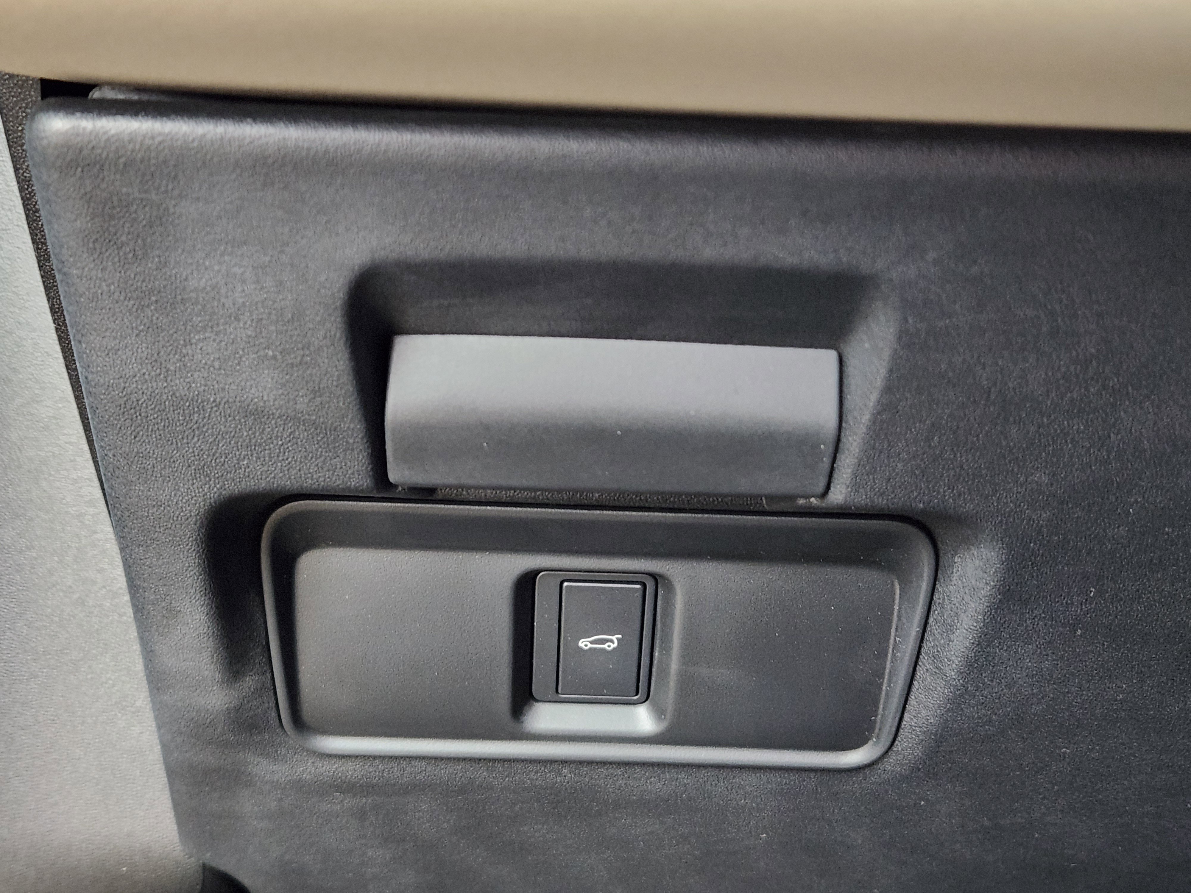 New 2025 Land Rover Discovery Sport S image 22