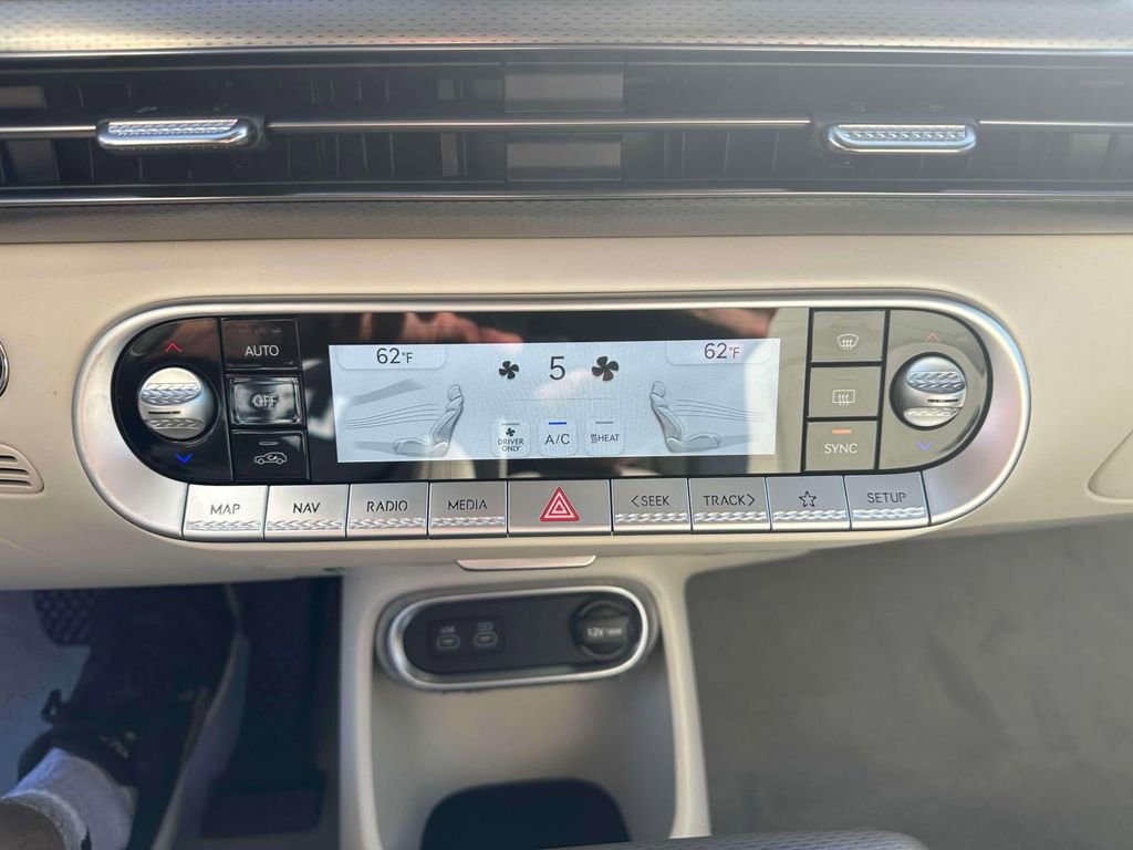 New 2024 Genesis GV60 Advanced w/ Cargo Package AWD/4WD image 13