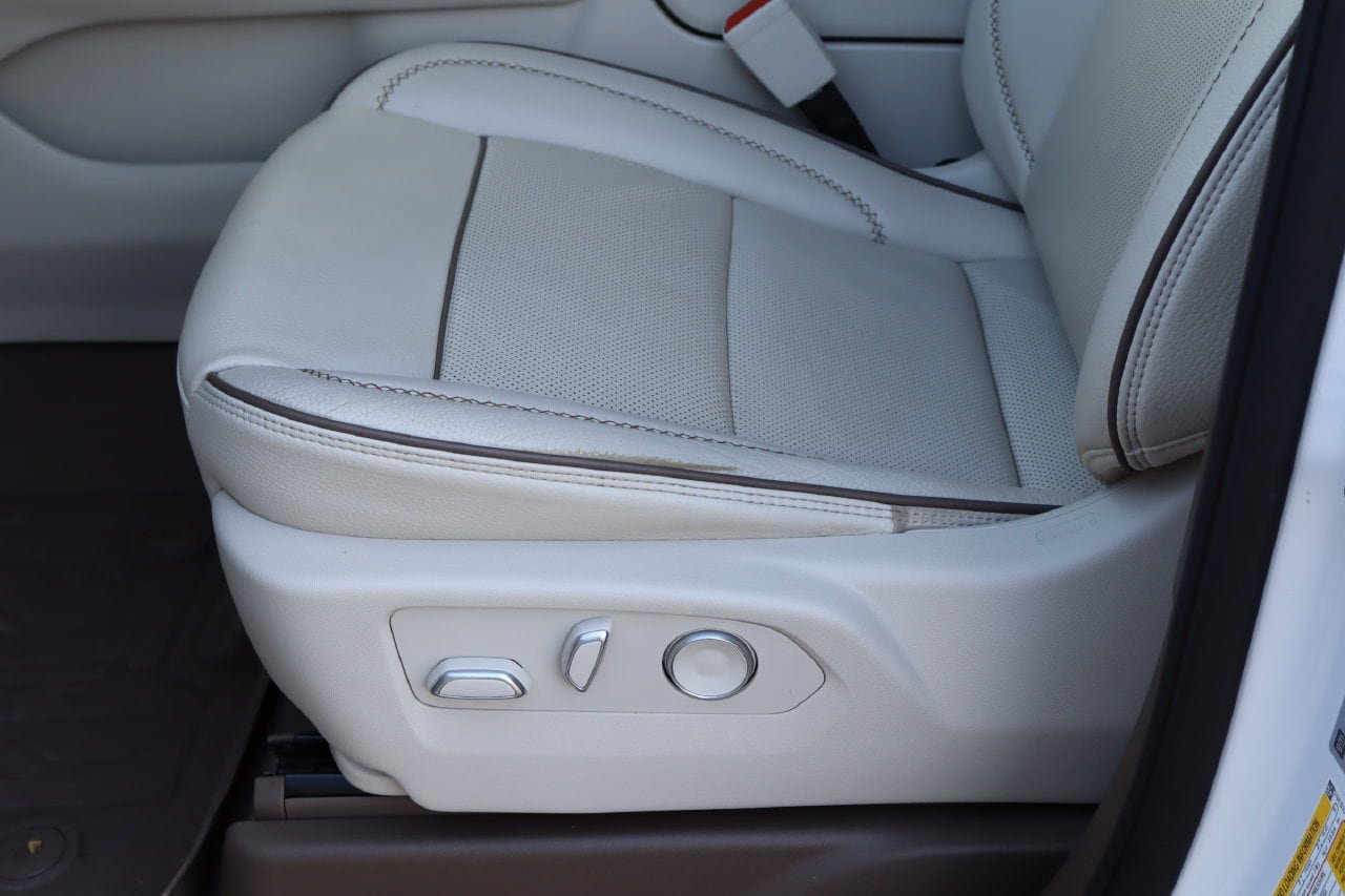 Used 2024 GMC Yukon Denali RWD image 16