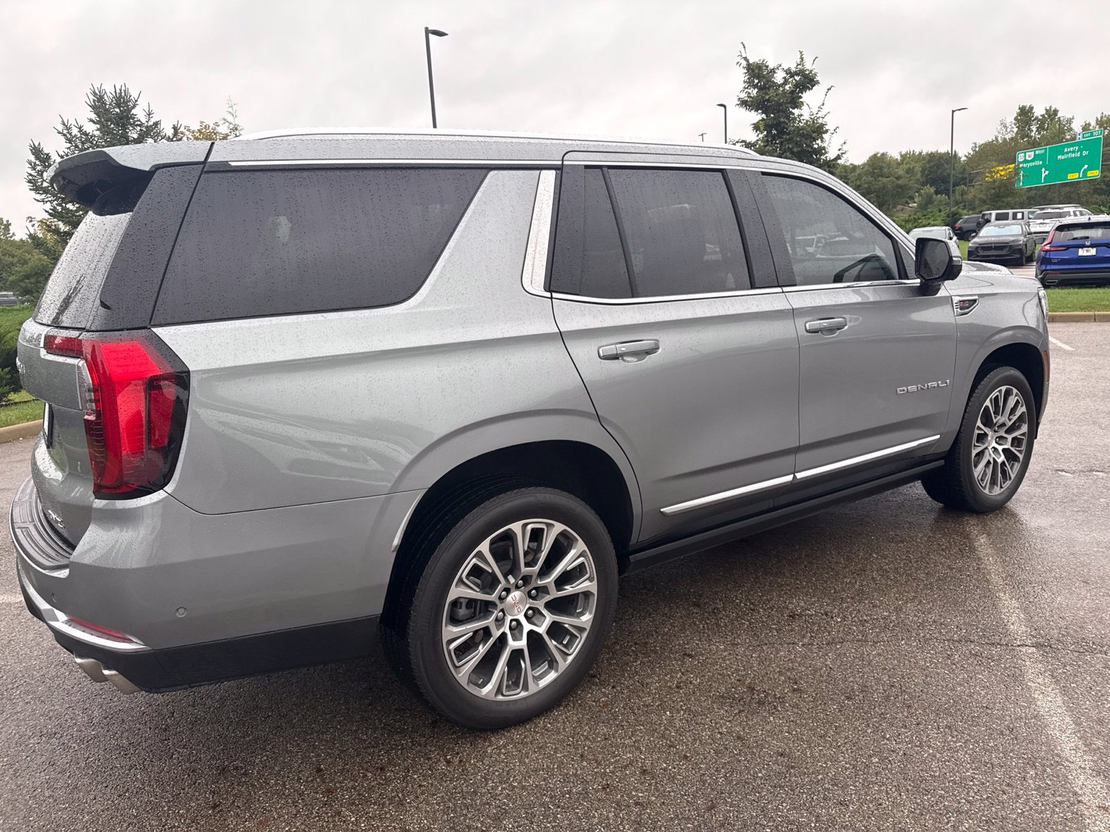 Used 2025 GMC Yukon Denali w/ Sun & Power Step Package AWD/4WD image 5