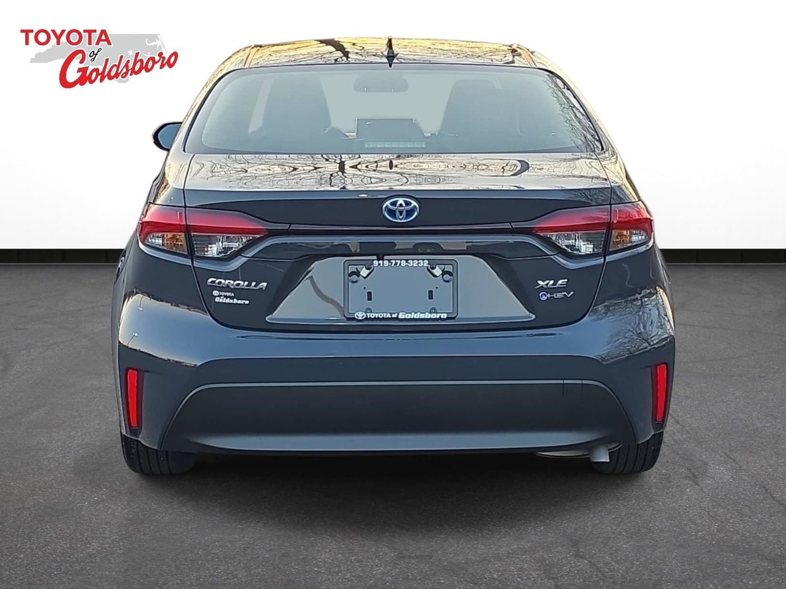 Used 2025 Toyota Corolla XLE image 6