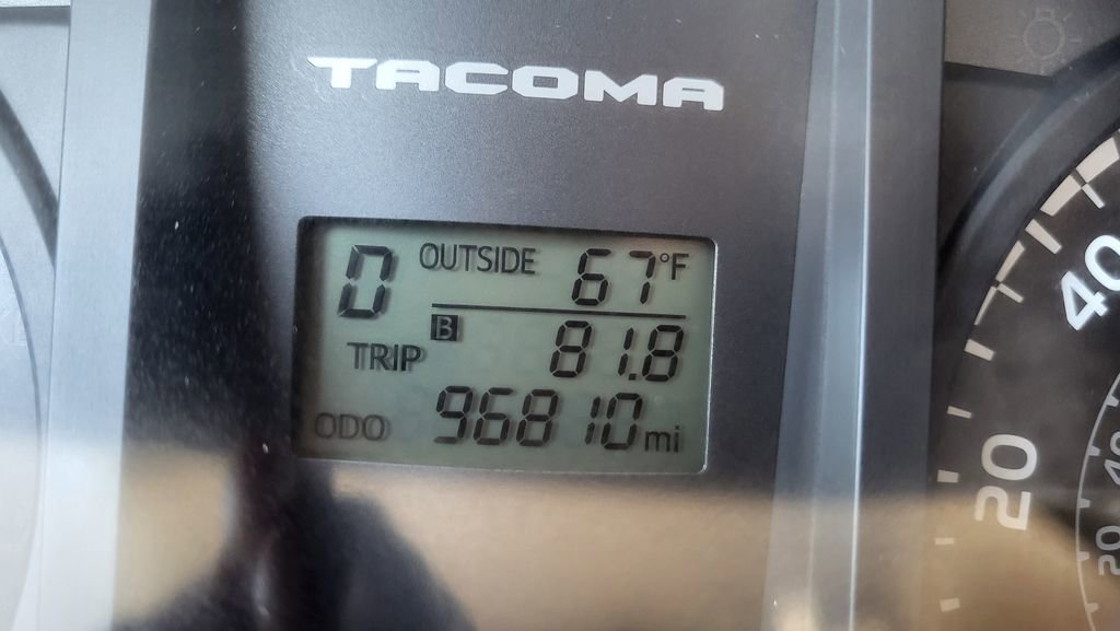 Used 2017 Toyota Tacoma SR image 30