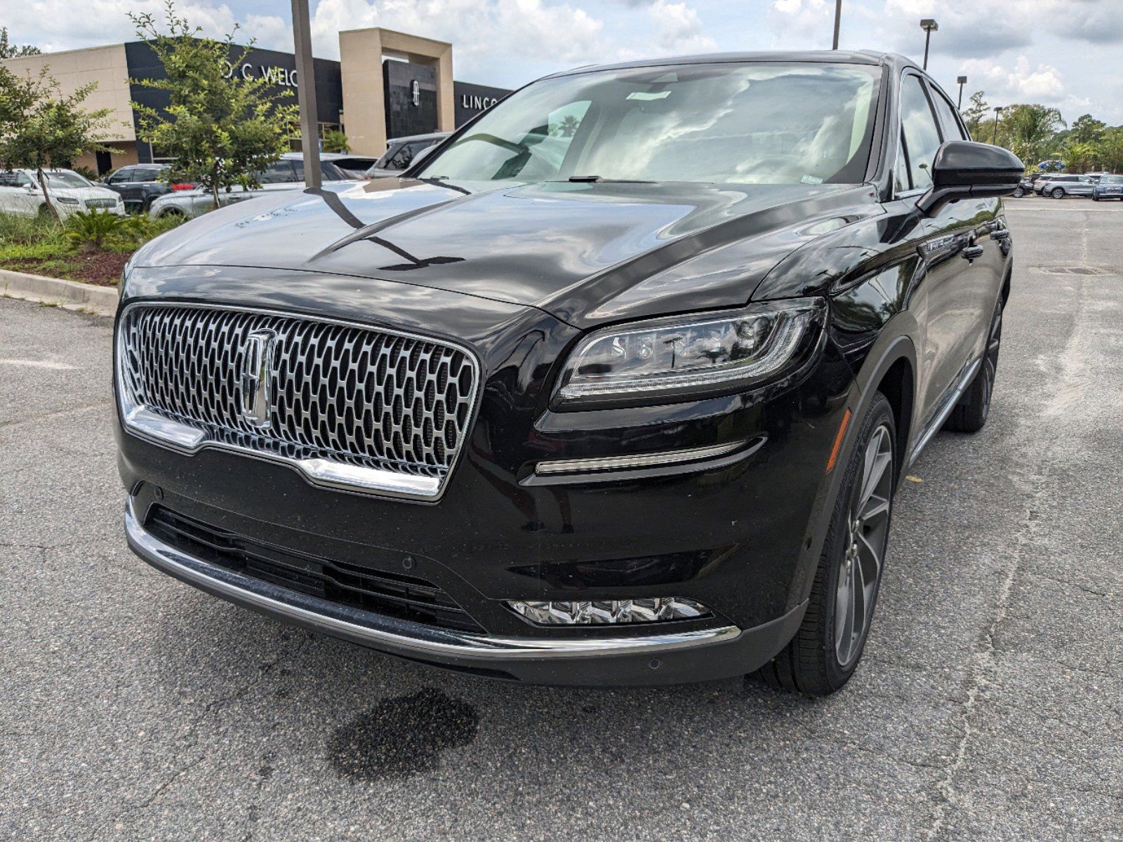 Certified 2023 Lincoln Nautilus Reserve w/ Equipment Group 202A image 8