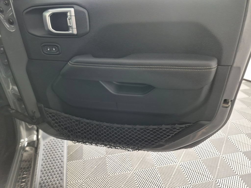 Used 2019 Jeep Wrangler Unlimited Sahara AWD/4WD image 35