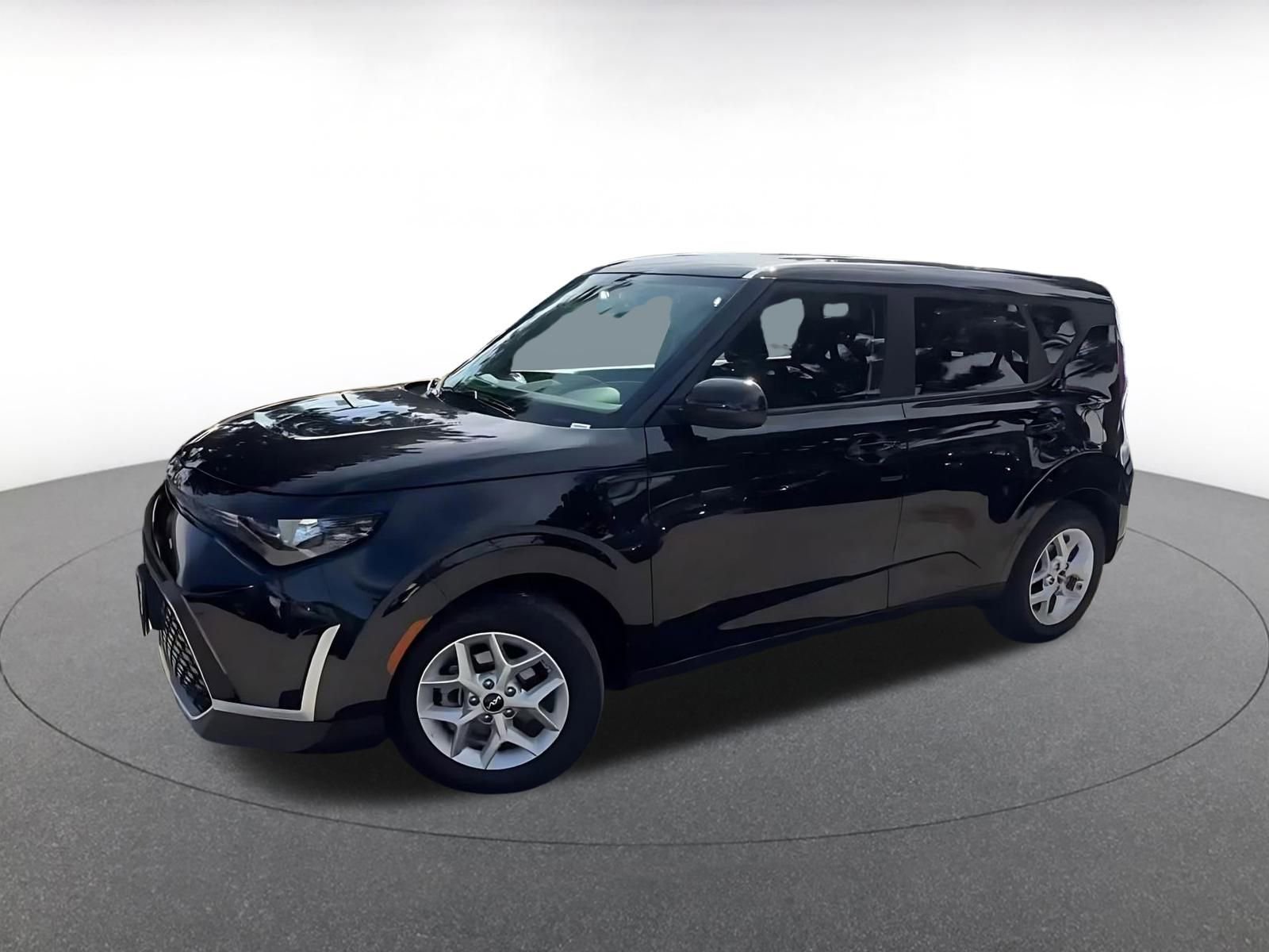 Used 2025 Kia Soul LX w/ LX Technology Package image 8