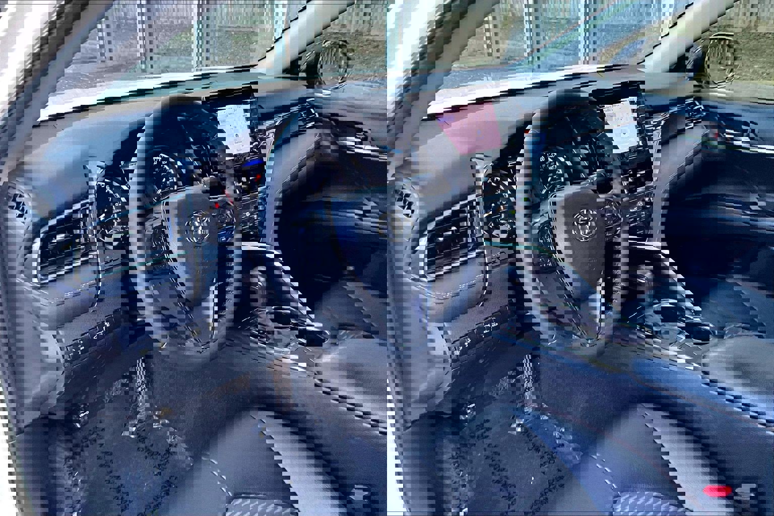 Used 2023 Toyota Camry SE w/ Convenience Package image 13