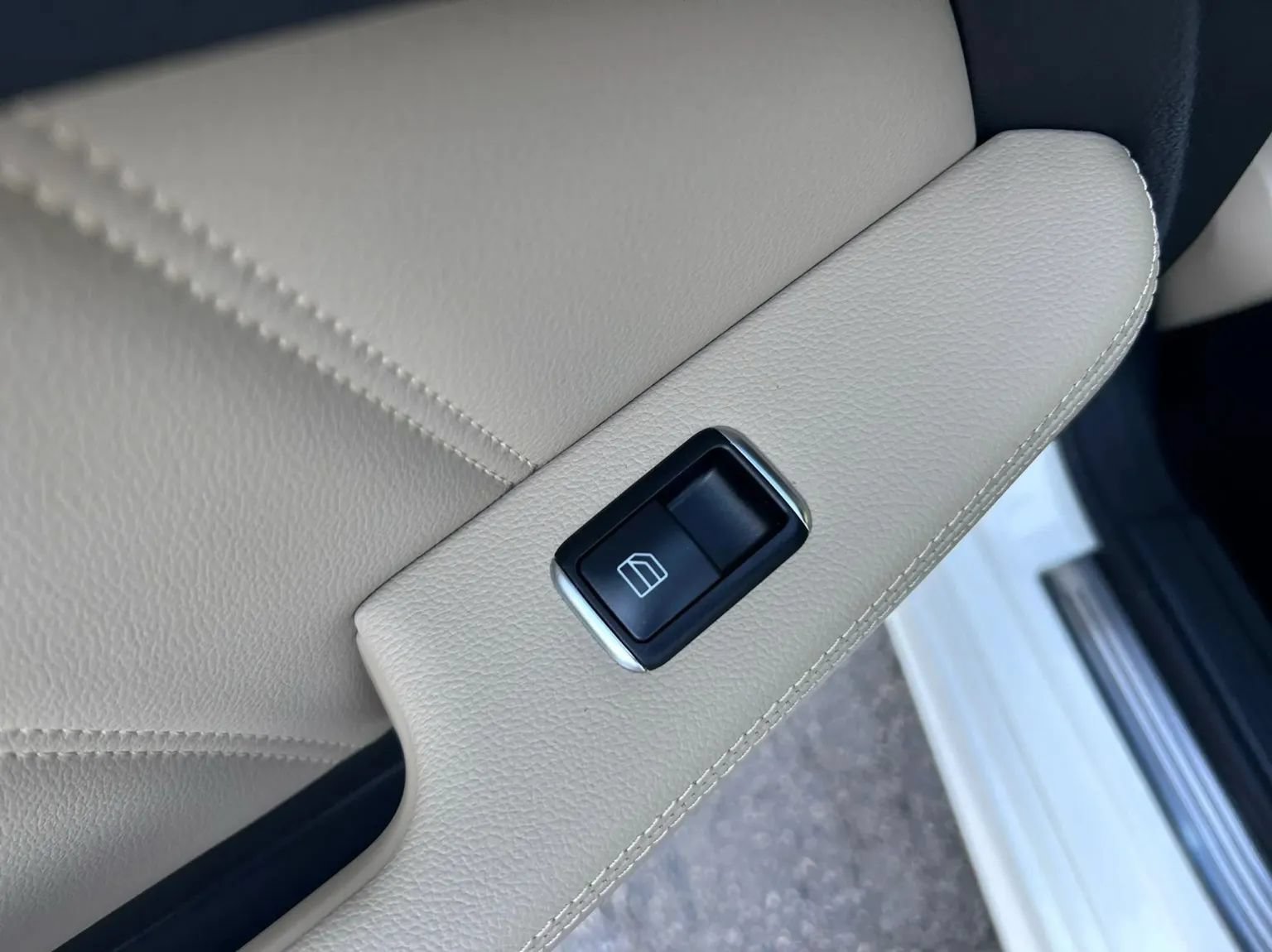 Used 2012 Mercedes-Benz E 350 Sedan image 34