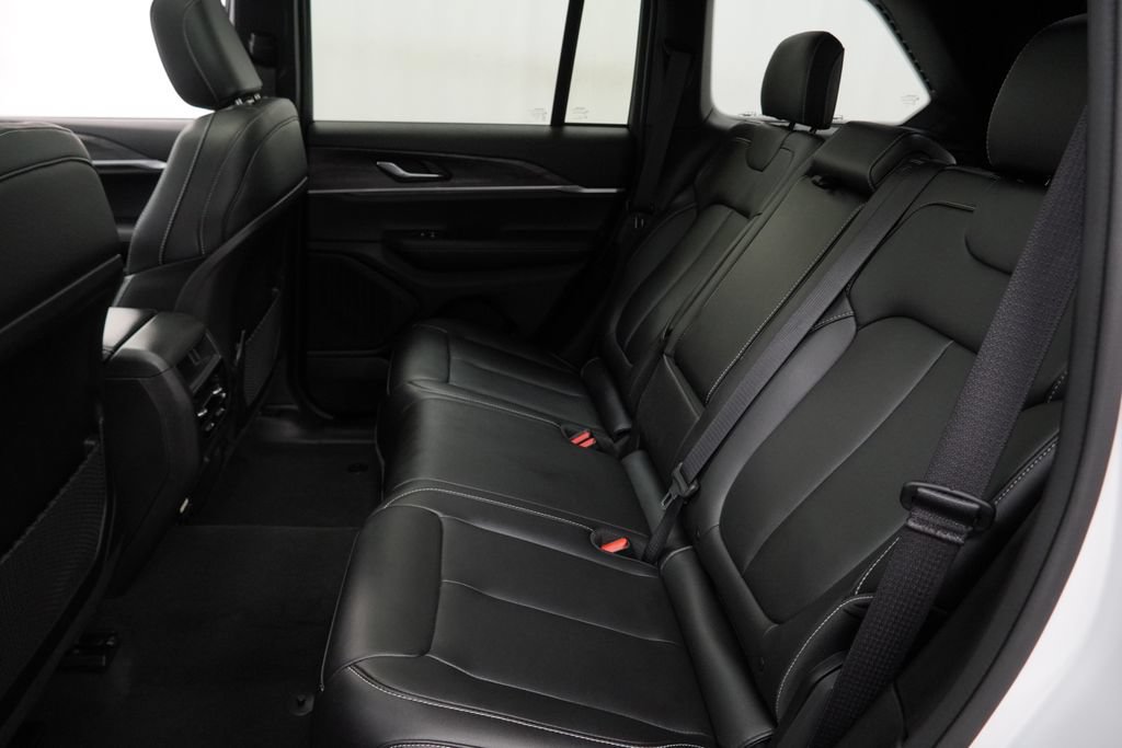 Certified 2025 Jeep Grand Cherokee Limited AWD/4WD image 19