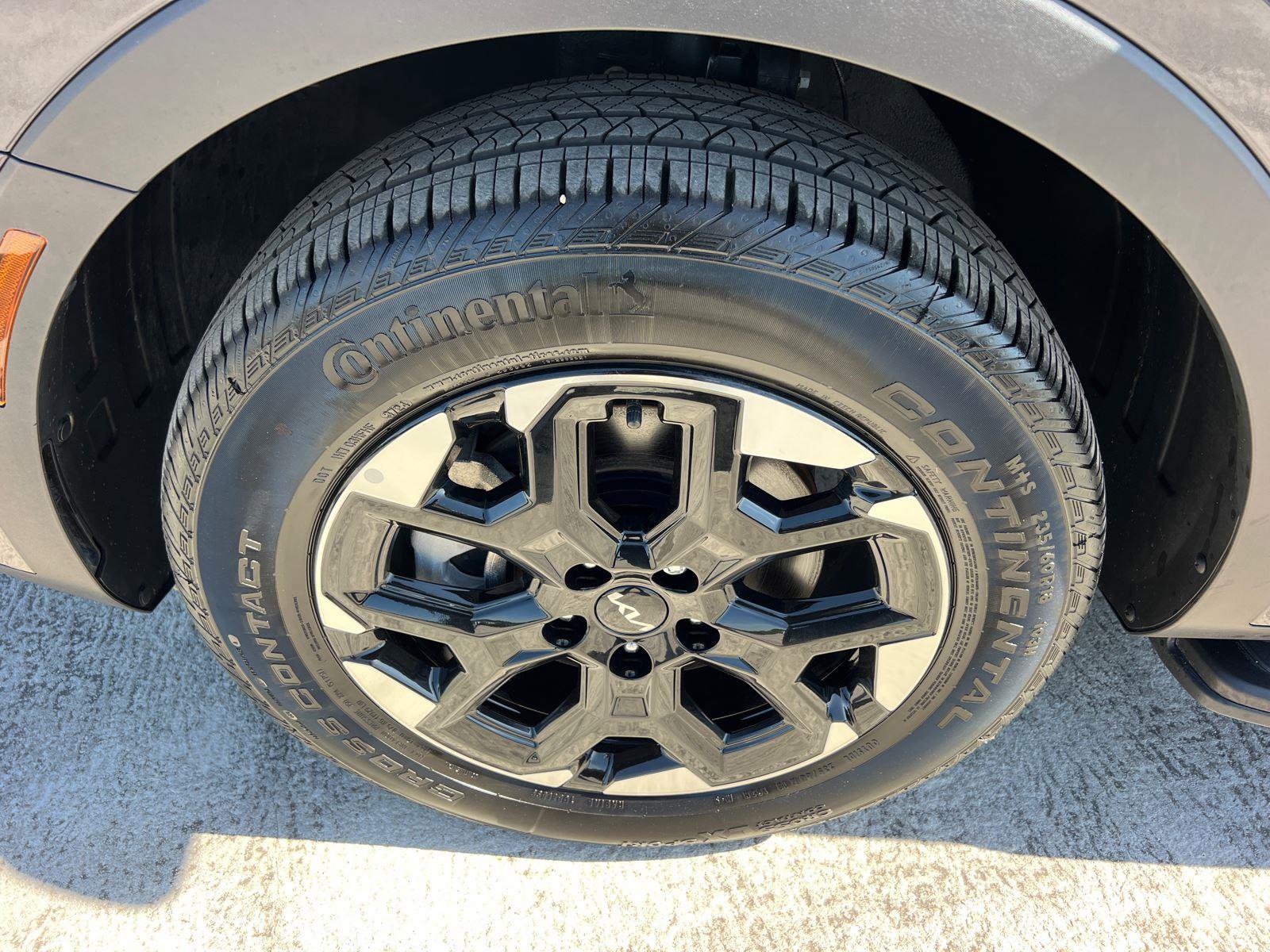 Used 2025 Kia Sorento S w/ Panoramic Sunroof Package image 11