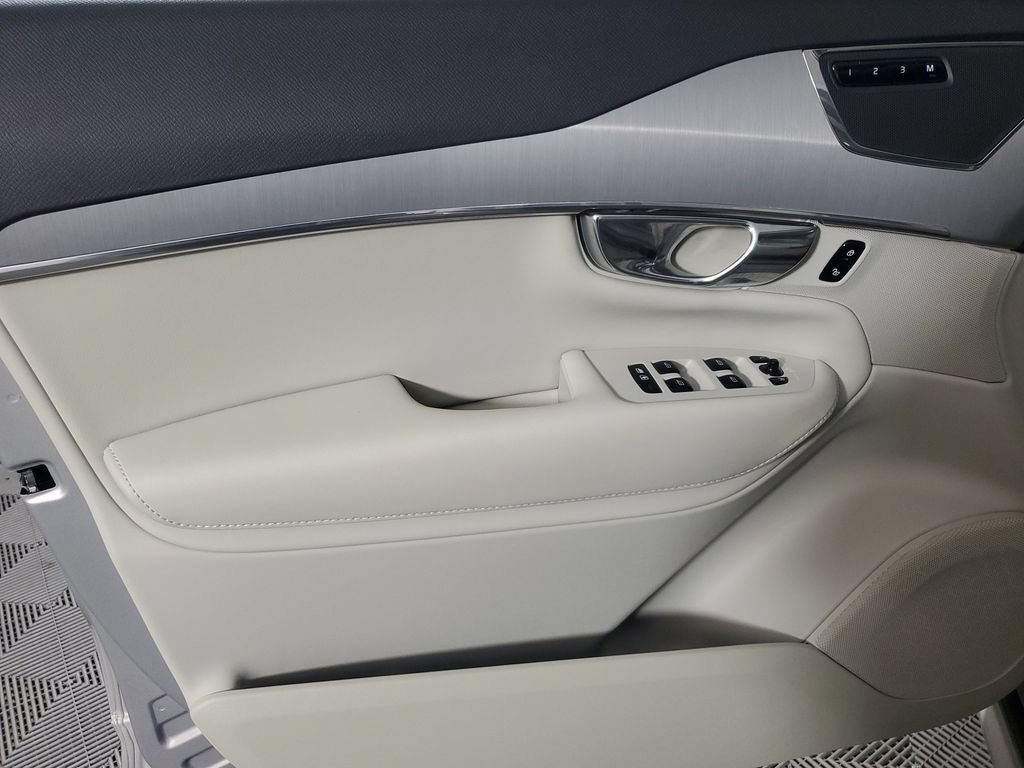 Certified 2025 Volvo XC90 B5 Core w/ Protection Package AWD/4WD image 18