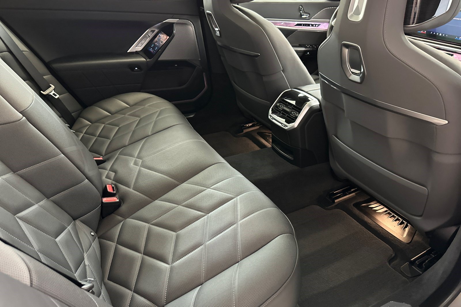 Certified 2023 BMW 740i RWD image 33