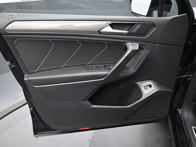 Used 2022 Volkswagen Tiguan SE R-Line image 11