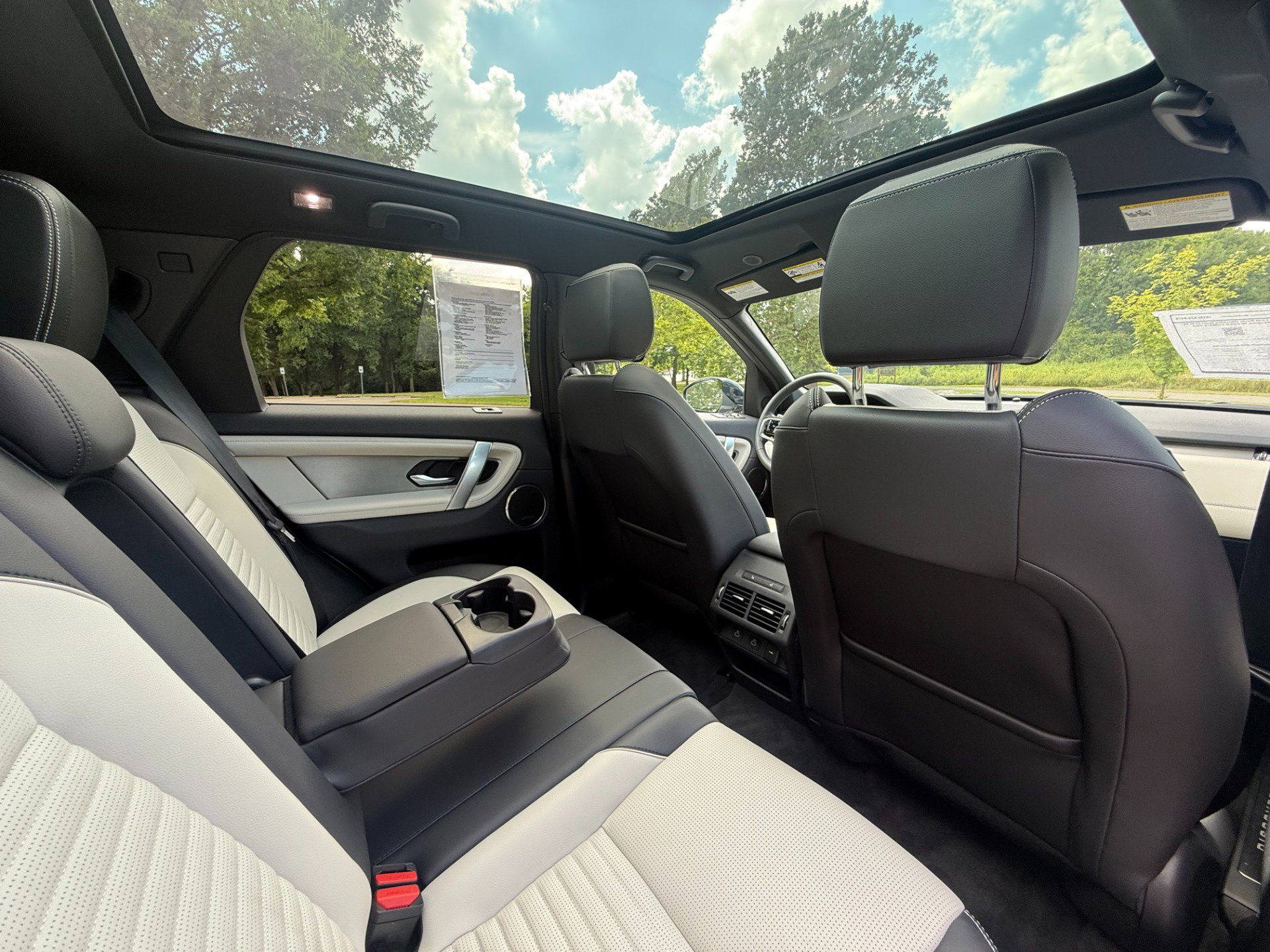 Used 2024 Land Rover Discovery Sport Dynamic SE image 21