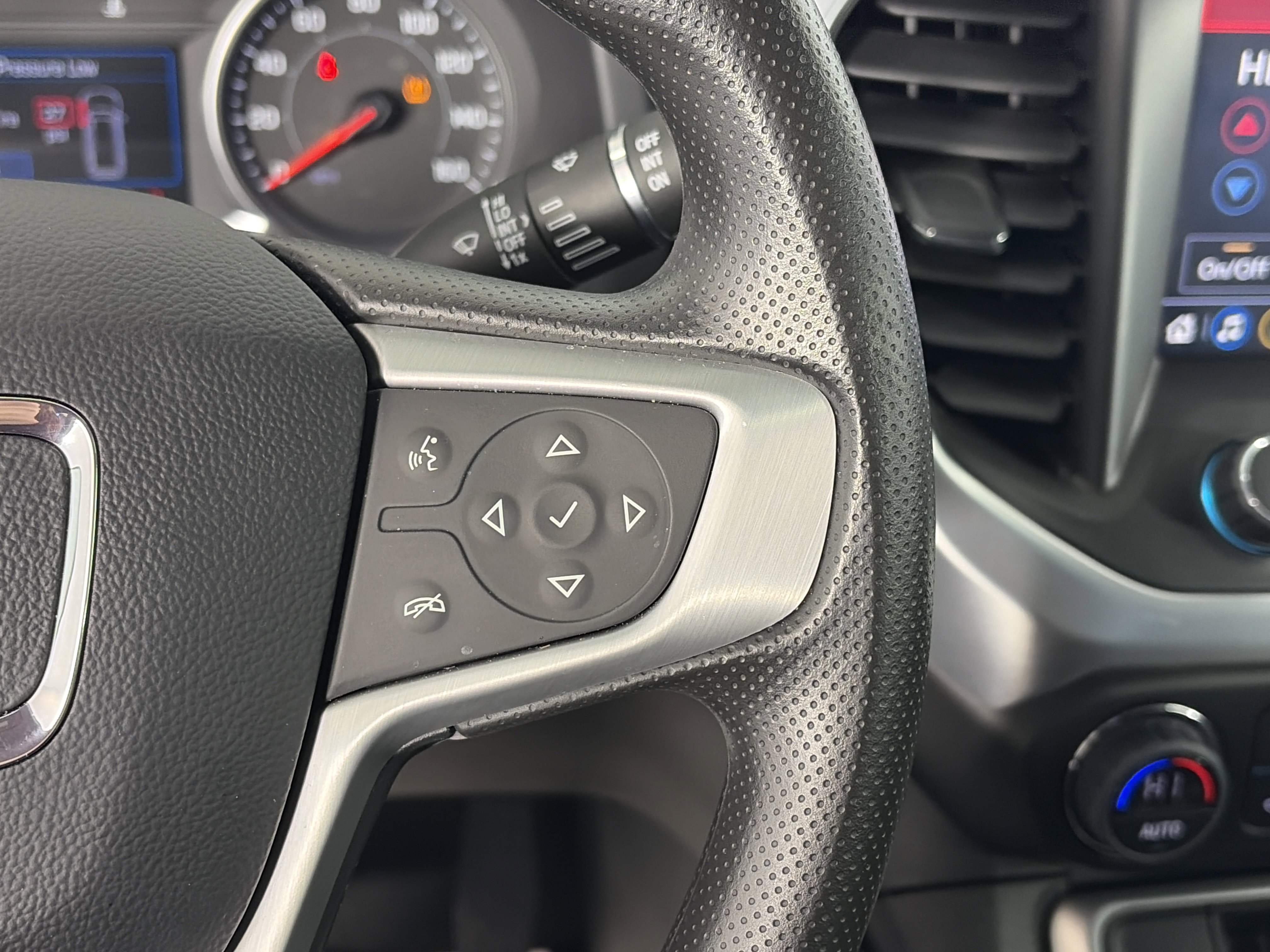 Certified 2023 GMC Acadia SLE image 29