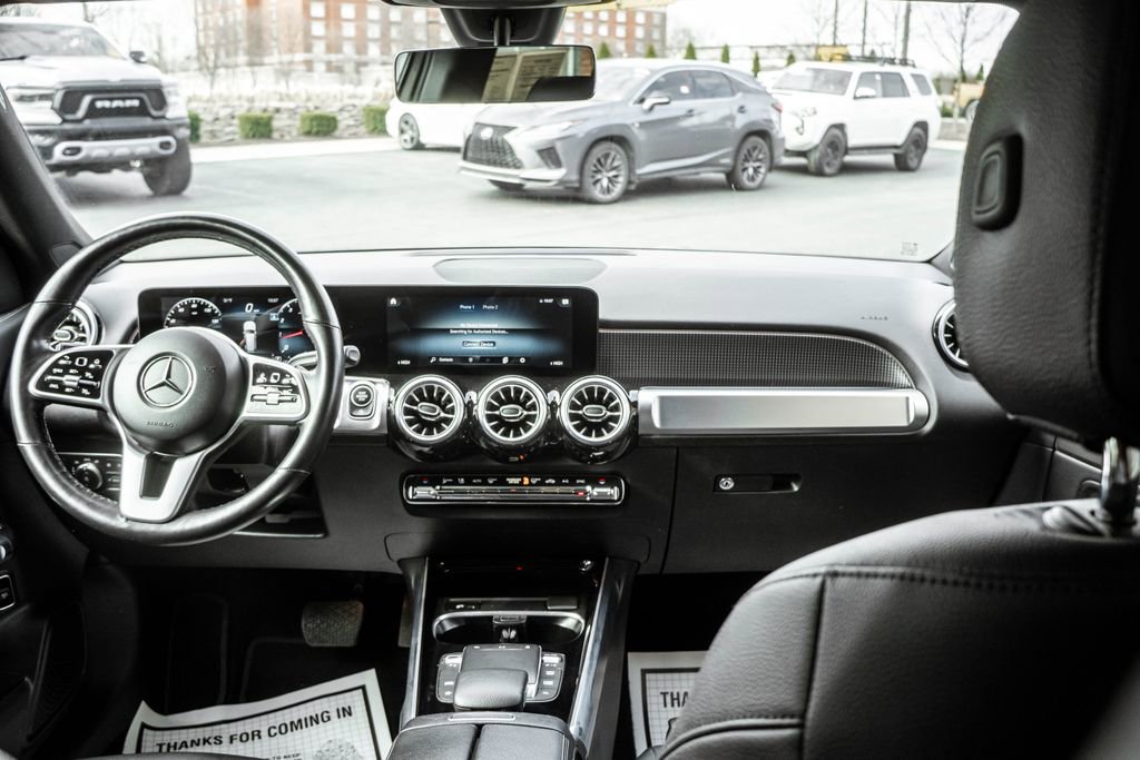 Used 2022 Mercedes-Benz GLB 250 4MATIC w/ Premium Package Lite image 7