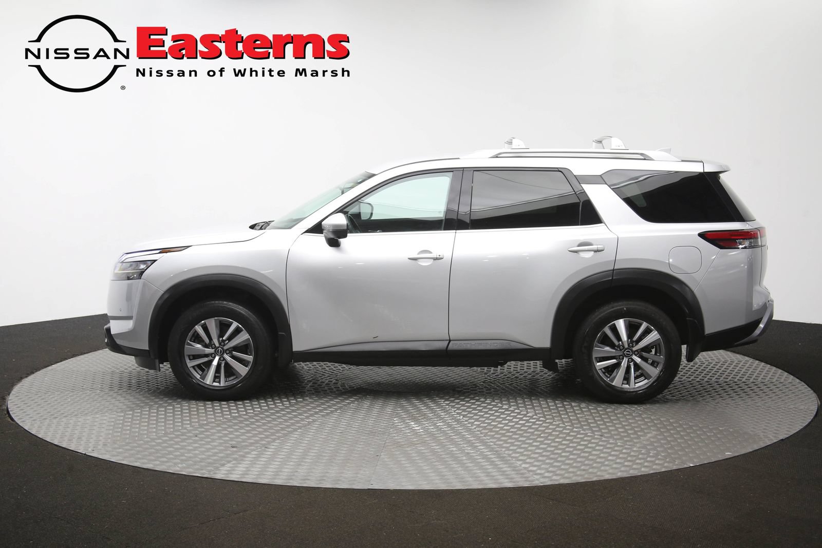 Used 2023 Nissan Pathfinder SL AWD/4WD image 61