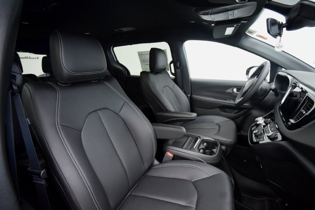 New 2027 Chrysler Pacifica LX FWD image 16