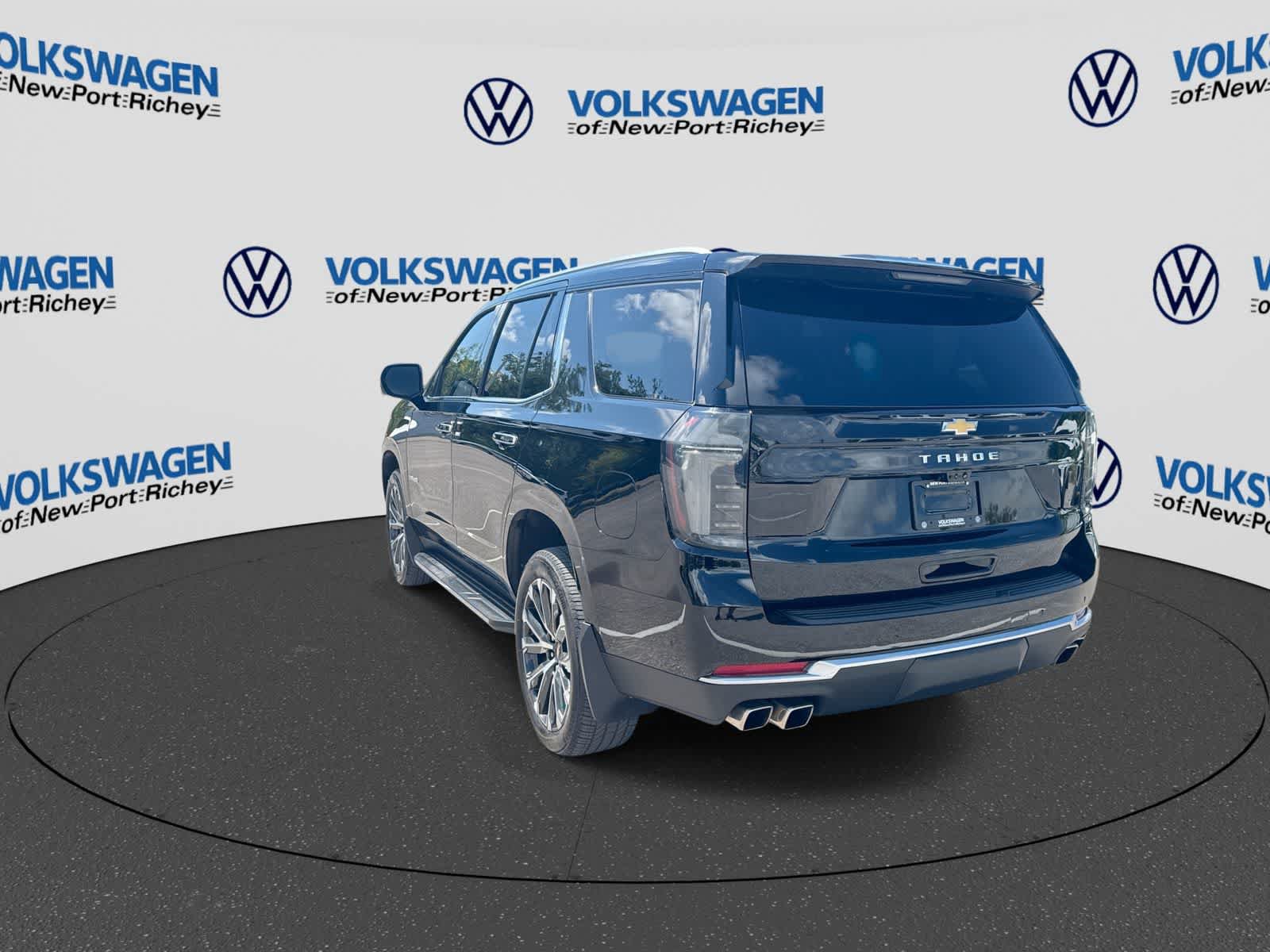 Used 2025 Chevrolet Tahoe High Country AWD/4WD image 12