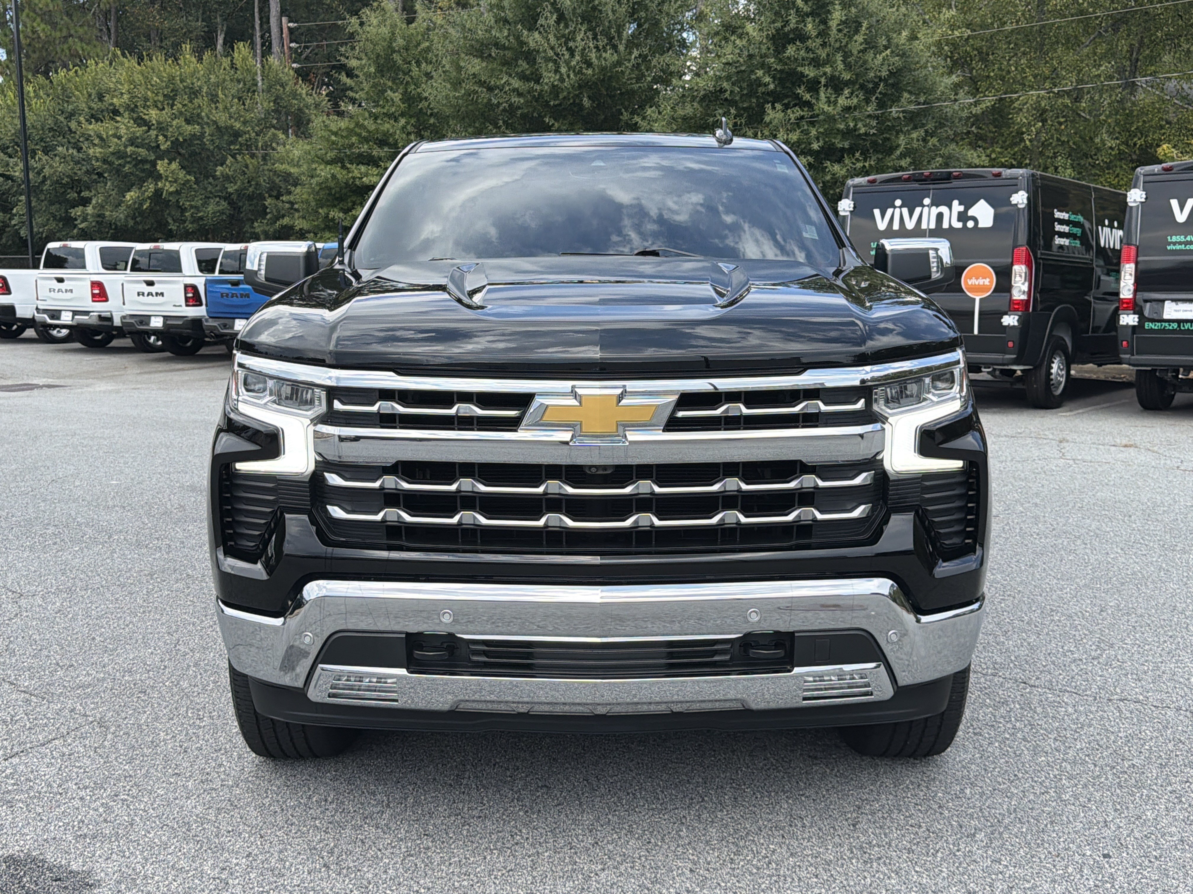 Used 2022 Chevrolet Silverado 1500 LTZ w/ Technology Package AWD/4WD image 2