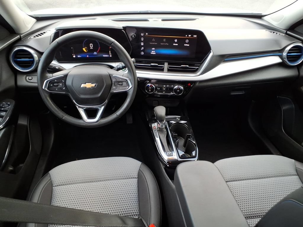 Certified 2024 Chevrolet Trax LT w/ LT Convenience Package FWD image 18