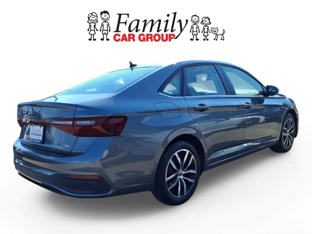 Used 2025 Volkswagen Jetta SE w/ Sunroof Package FWD image 4