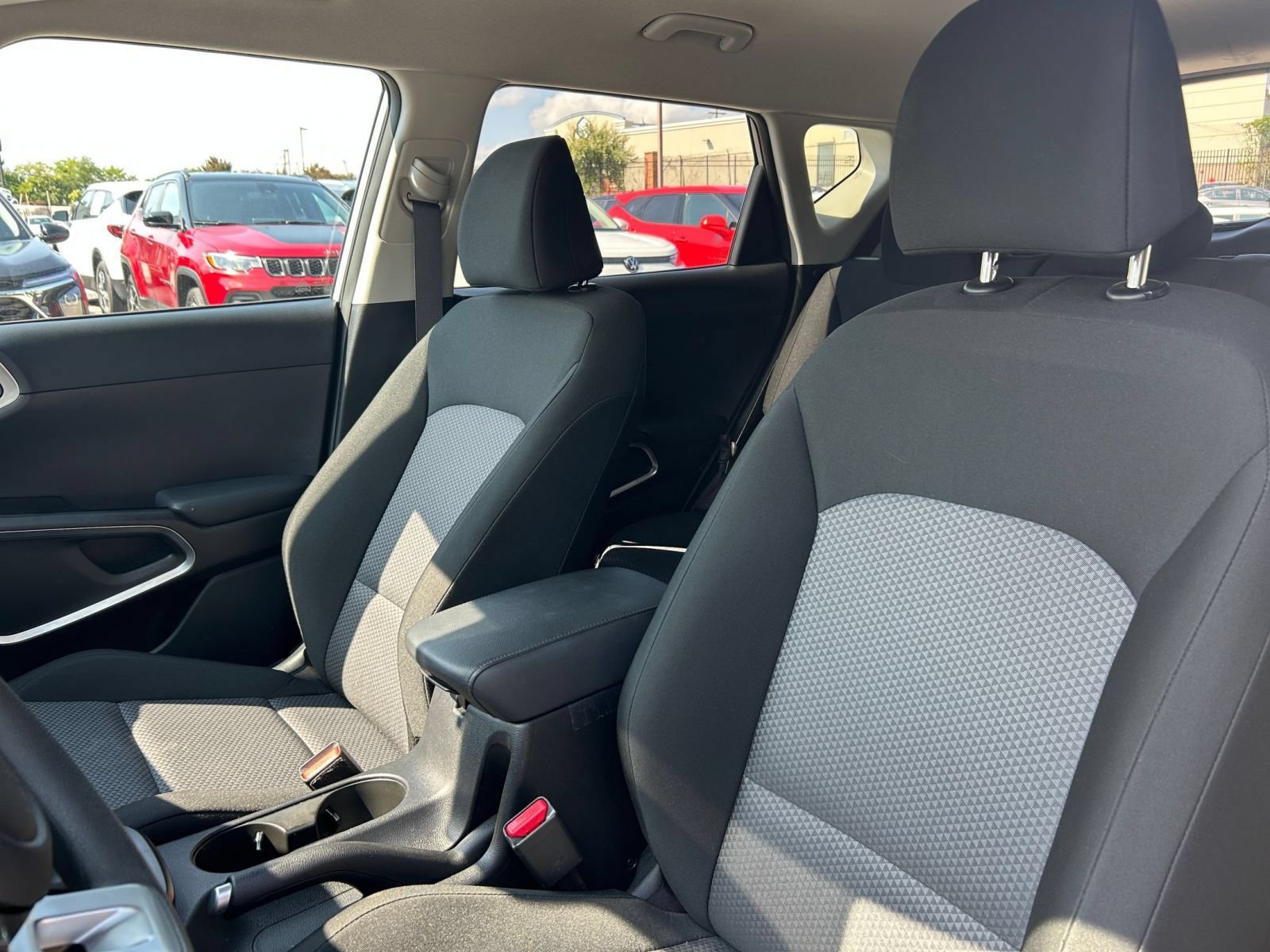 Used 2025 Kia Soul LX w/ LX Technology Package FWD image 26