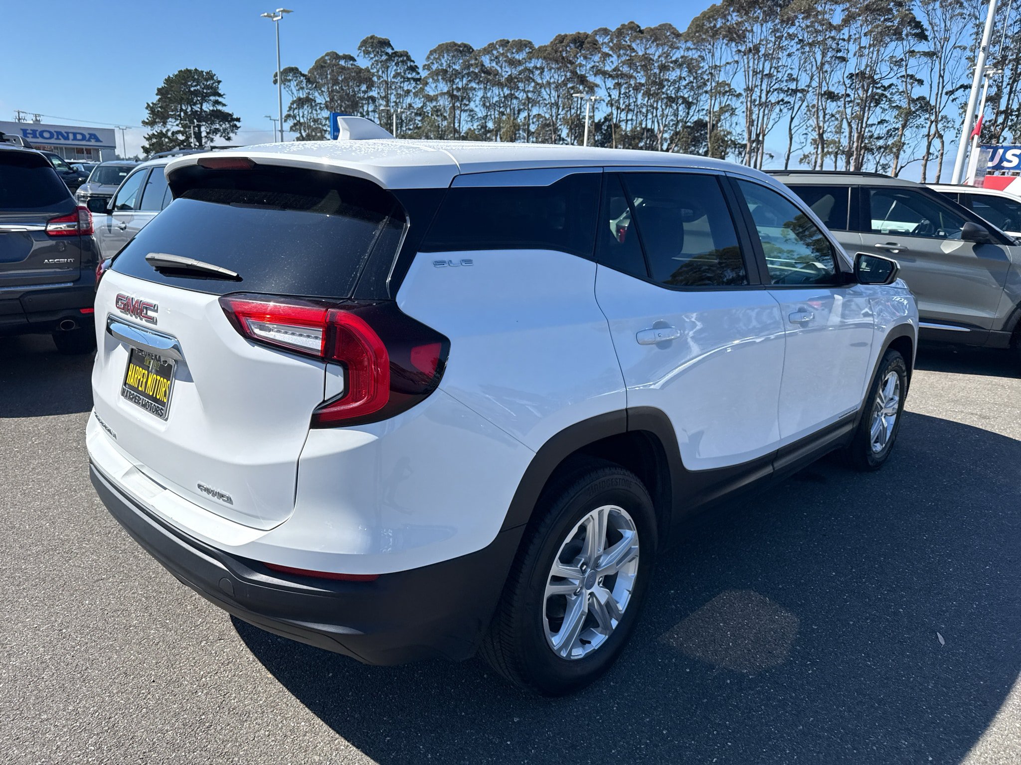 Used 2024 GMC Terrain SLE AWD/4WD image 5