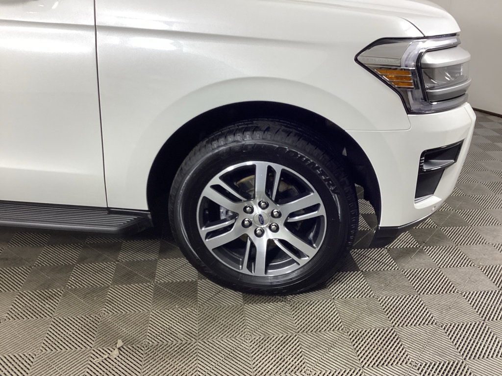 Used 2024 Ford Expedition XLT AWD/4WD image 7