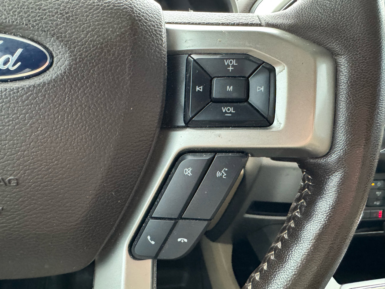 Used 2020 Ford F150 Lariat w/ Equipment Group 501A Mid image 18