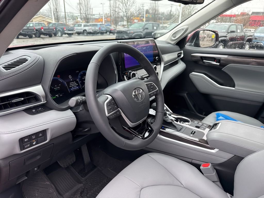New 2026 Toyota Highlander Platinum image 20