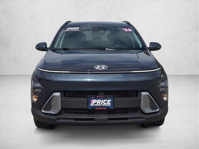 Used 2025 Hyundai Kona SEL FWD image 2