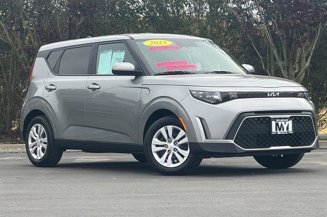 Used 2025 Kia Soul LX image 2