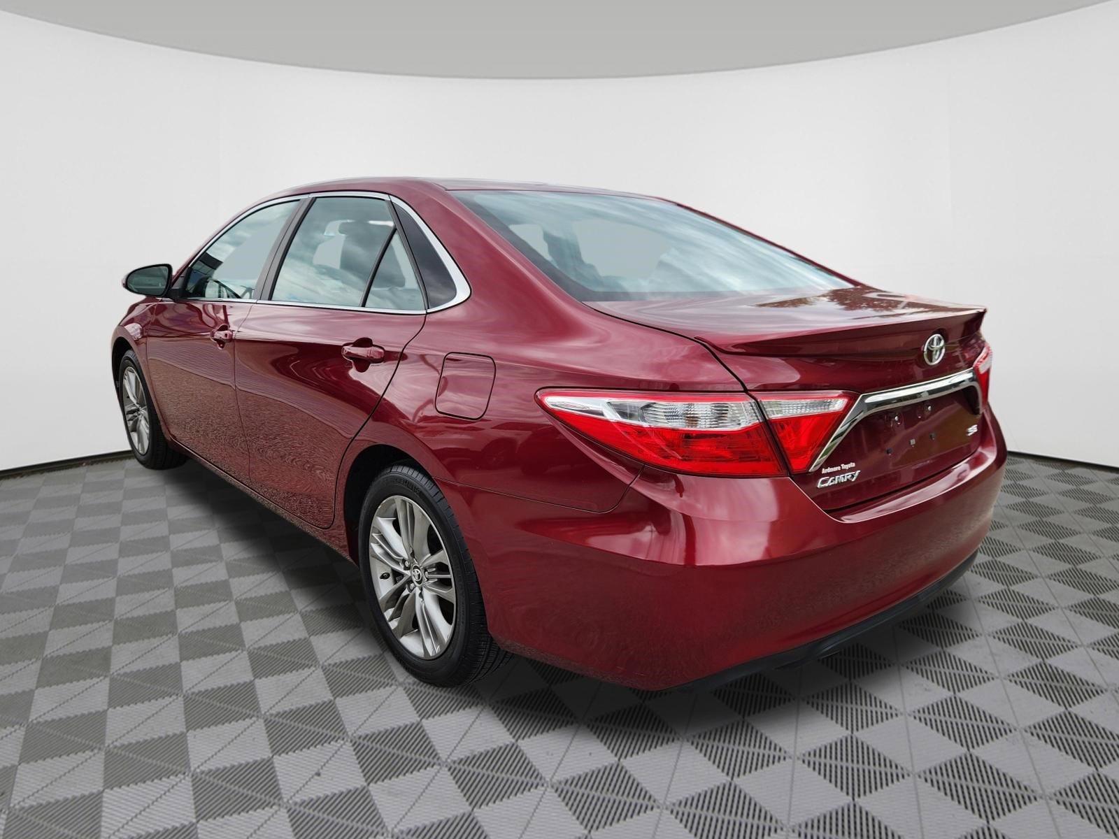 Used 2016 Toyota Camry SE FWD image 3