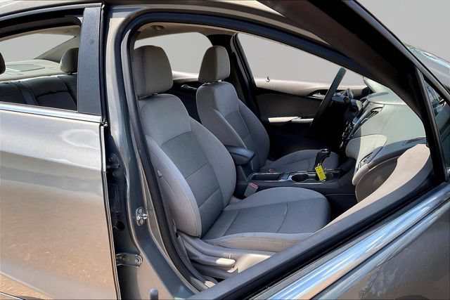 Used 2017 Chevrolet Cruze LT w/ Sun And Sound Package FWD image 20